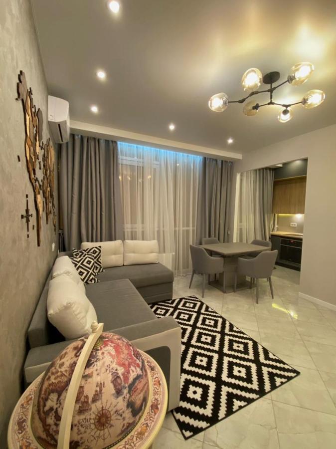 Vip Apartment In Odessa מראה חיצוני תמונה