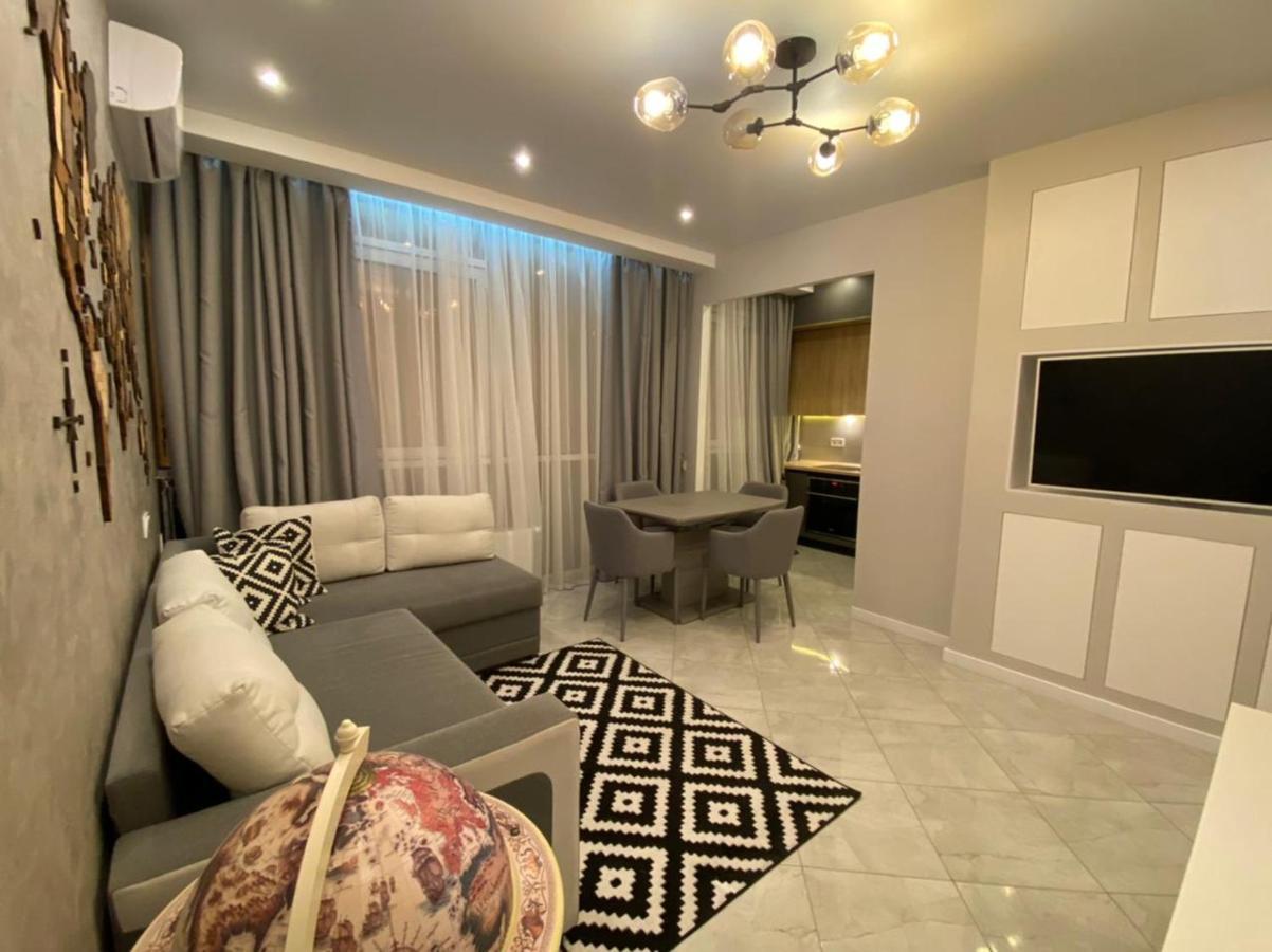 Vip Apartment In Odessa מראה חיצוני תמונה